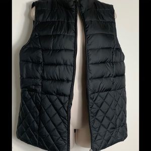 Set of Laura Scott vests